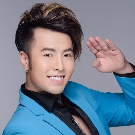 Akira Phan đã có một sự quay trở lại ngoạn mục bằng việc lấn sân sân khấu hài. Akira Phan đã có một sự quay trở lại ngoạn mục bằng việc lấn sân sân khấu hài.