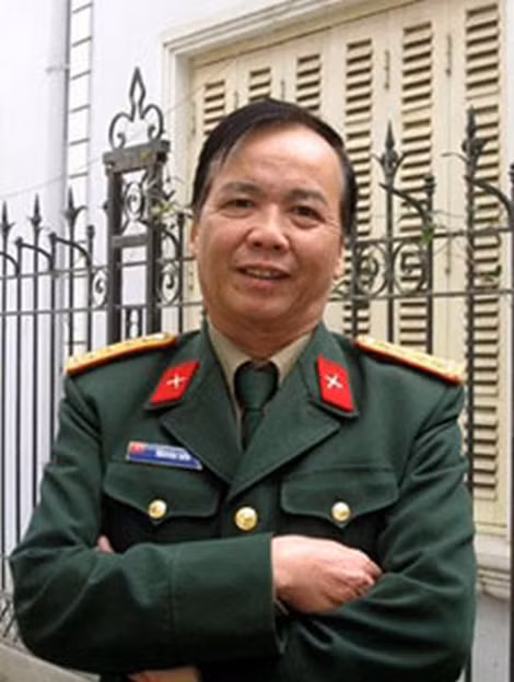 Trước khi nghỉ hưu, nhạc sĩ Nguyễn Tiến là Giám đốc Nhà hát Ca múa nhạc Quân đội 1.