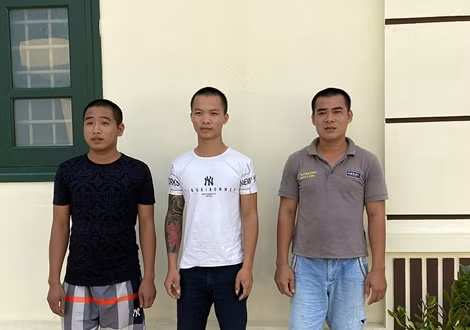 Ngăn chặn 16 đối tượng giải quyết mâu thuẫn bằng rựa, mã tấu và dao phóng lợn ảnh 2