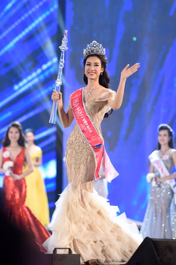 Mỹ Linh đăng quang hoa hậu Việt Nam 2016.