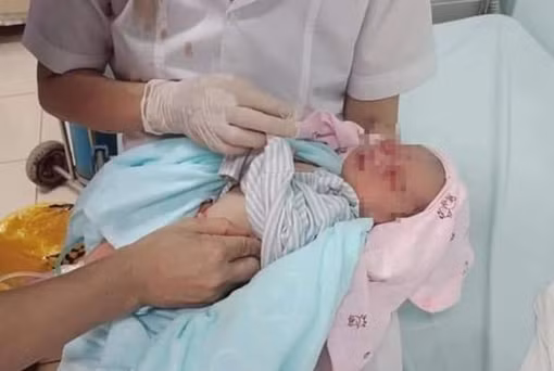 Bỏ rơi trẻ sơ sinh, cần phải truy cứu trách nhiệm hình sự