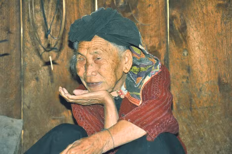 Cụ Hoàng Thị Hóm chẳng nhớ nổi năm sinh của mình.