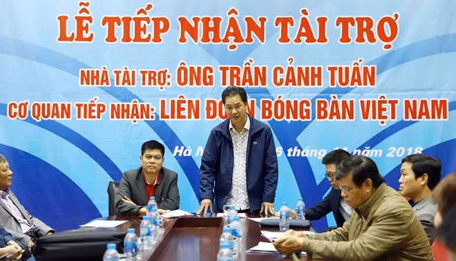 Ông Trần Cảnh Tuấn, Phó Chủ tịch liên đoàn bóng bàn Việt Nam phát biểu tại buổi lễ tài trợ.