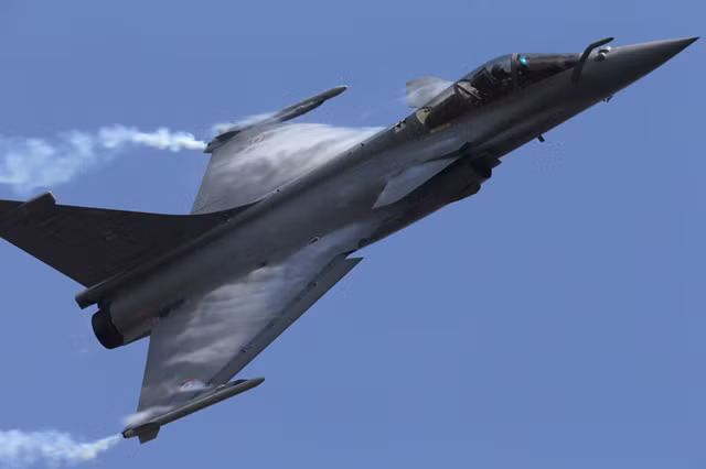 Tiêm kích Rafale là sản phẩm của Tập đoàn Dassault Aviation, một trong những nhà sản xuất máy bay lâu đời nhất thế giới.