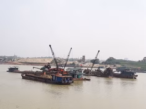Đại công trường trên sông.