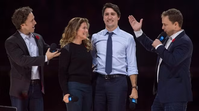 Vợ chồng Thủ tướng Canada và anh em nhà Kielburger. Ảnh: CTVNews