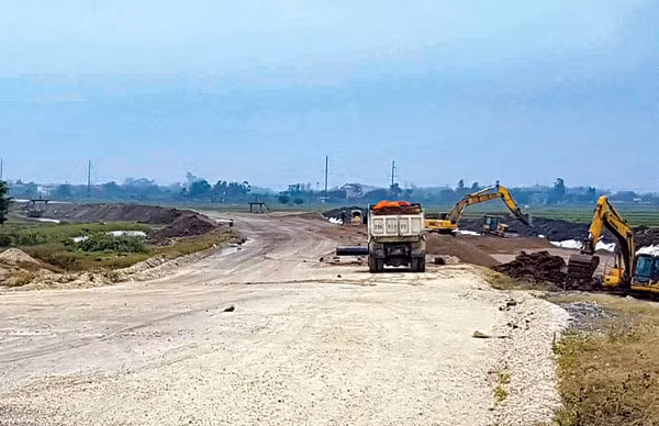 Công tác GPMB cao tốc Bắc Nam vẫn đang được triển khai khẩn trương. Công tác GPMB cao tốc Bắc Nam vẫn đang được triển khai khẩn trương.