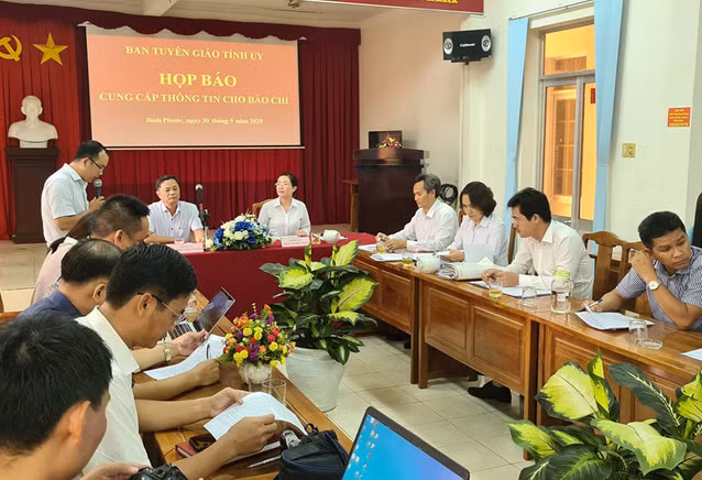 Toàn cảnh buổi họp báo