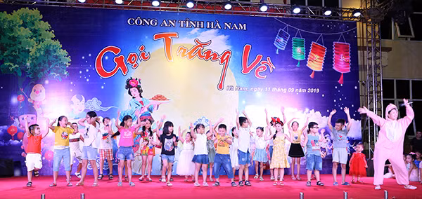 Một số hình ảnh tại đêm hội trăng rằm.