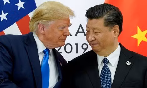 Tổng thống Mỹ Donald Trump (trái) và Chủ tịch Trung Quốc Tập Cận Bình tại Hội nghị G20 ở Nhật Bản tháng 6-2019.