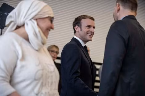 Tổng thống Emmanuel Macron trong một cuộc gặp gỡ các lãnh đạo những hiệp hội địa phương, các chức sắc tôn giáo.