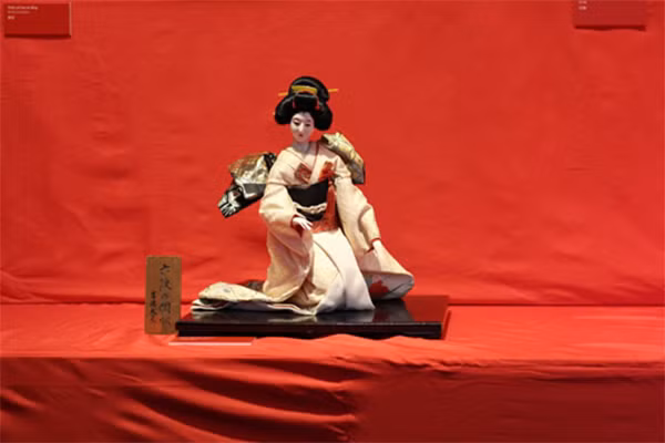 Búp bê Sáu cung đàn “KOTO” Búp bê Sáu cung đàn “KOTO”