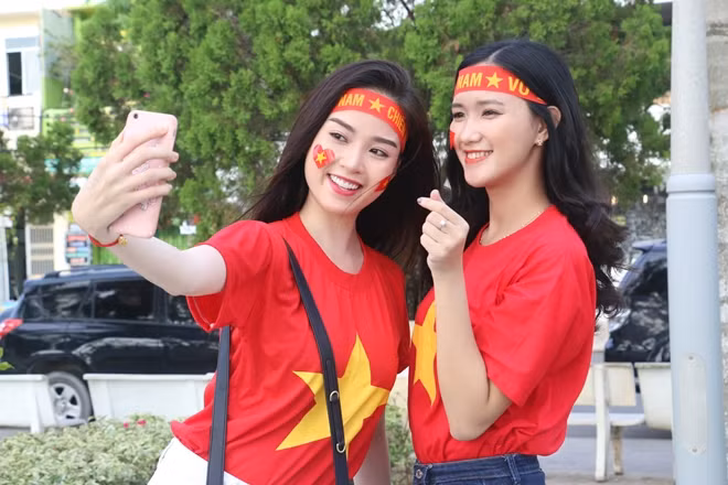 Chụp hình kỉ niệm trước trận đấu...
