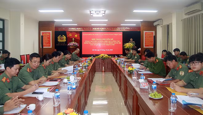 Toàn cảnh hội thảo.