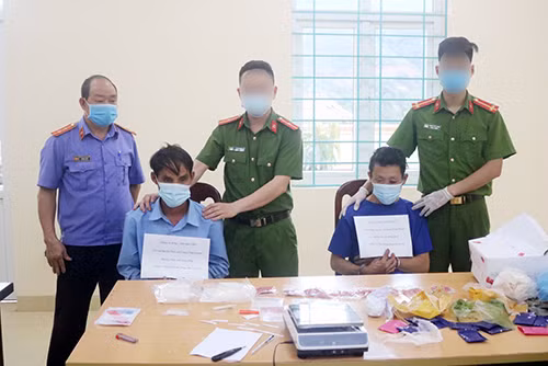 Các đối tượng bị bắt giữ.