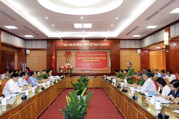 Quang cảnh buổi làm việc