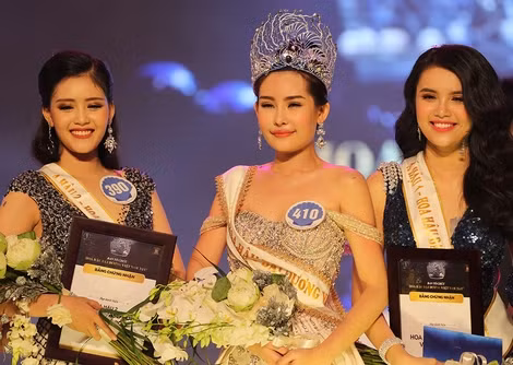 Hoa hậu đại dương Lê Âu Ngân Anh gây ồn ào dư luận gần đây vì thẩm mỹ. Hoa hậu đại dương Lê Âu Ngân Anh gây ồn ào dư luận gần đây vì thẩm mỹ.