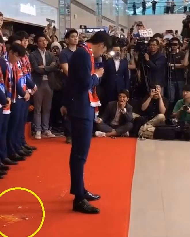 Quả trứng thối ném về phía Son Heung-min