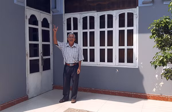 Cửa hẻm nhà ông Thơ nơi đối tượng đã nổ 2 phát súng đầu tiên