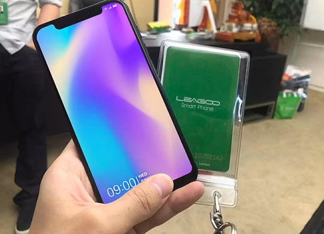 Về cấu hình chi tiết, bản sao của iPhone X sẽ sở hữu màn hình HDR 5.5 inch hỗ trợ tỷ lệ khung hình 19.5:9, RAM 4GB cùng bộ nhớ trong 32GB, camera kép 13 MP, viên pin có dung lượng 3.300mAh. Tuy nhiên, bộ vi xử lý lõi tám nhân mà chiếc smartphone này được trang bị hiện vẫn còn là một ẩn số. Về cấu hình chi tiết, bản sao của iPhone X sẽ sở hữu màn hình HDR 5.5 inch hỗ trợ tỷ lệ khung hình 19.5:9, RAM 4GB cùng bộ nhớ trong 32GB, camera kép 13 MP, viên pin có dung lượng 3.300mAh. Tuy nhiên, bộ vi xử lý lõi tám nhân mà chiếc smartphone này được trang bị hiện vẫn còn là một ẩn số.