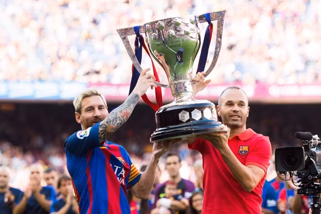 Messi và các đồng đội từng đoạt Cúp vô địch La Liga 2017-2018.