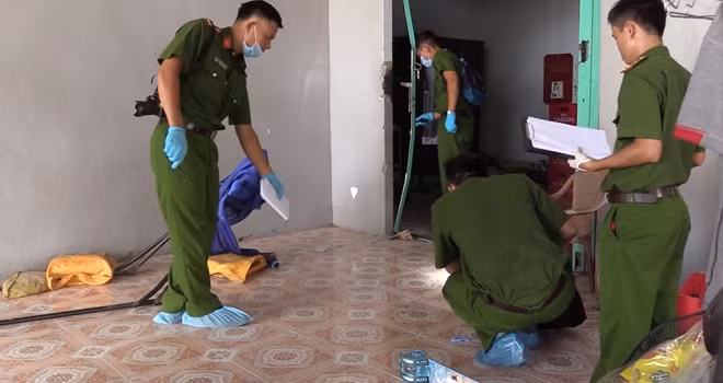 Cơ quan điều tra khám nghiệm hiện trường vụ án.