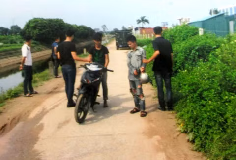 Cơ quan điều tra tiến hành thực nghiệm một vụ cướp tài sản của xe ôm (ảnh minh họa). Cơ quan điều tra tiến hành thực nghiệm một vụ cướp tài sản của xe ôm (ảnh minh họa).