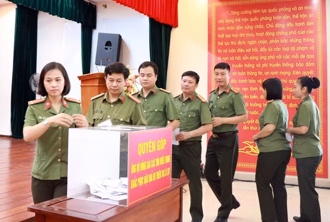 Tuổi trẻ, đoàn viên thanh niên Học viên ủng hộ đồng bào miền Trung