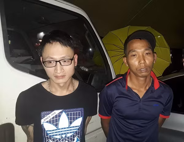 Hai đối tượng bị bắt giữ. Hai đối tượng bị bắt giữ.