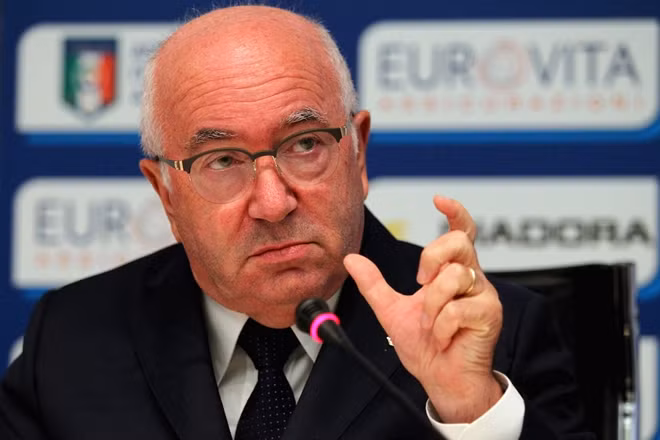 Chủ tịch gây tranh cãi Tavecchio của FIGC.