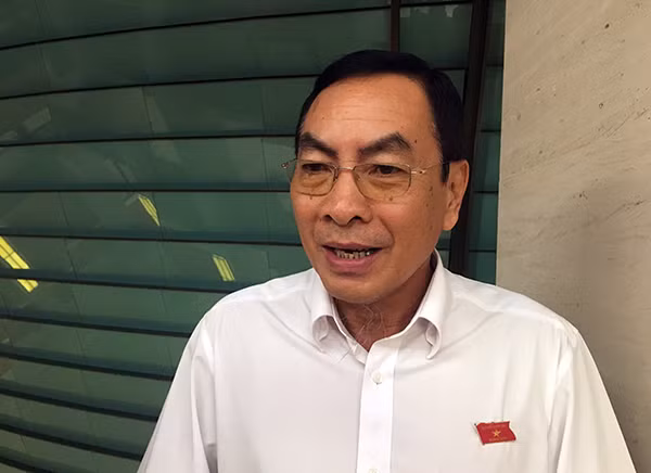 ĐBQH Phạm Văn Hoà.