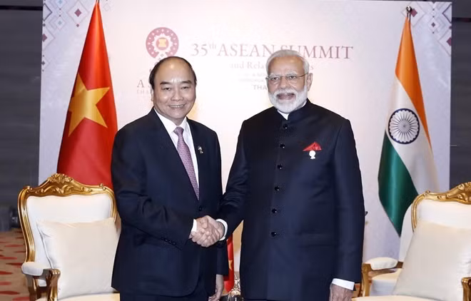 Thủ tướng Nguyễn Xuân Phúc gặp Thủ tướng Ấn Độ Narendra Modi. (Ảnh: Thống Nhất/TTXVN)