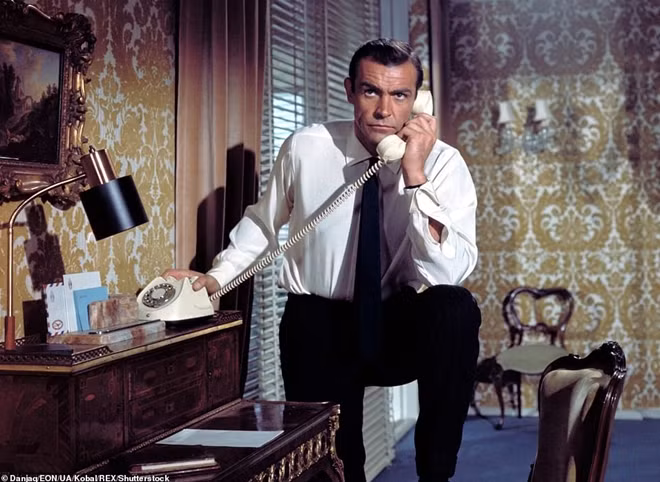 Sean Connery trong bộ phim "From Russia with Love" năm 1963, bộ phim thứ hai về 007.