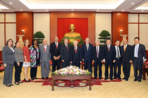 Tổng Bí thư Nguyễn Phú Trọng với các đại biểu. Ảnh: TTXVN