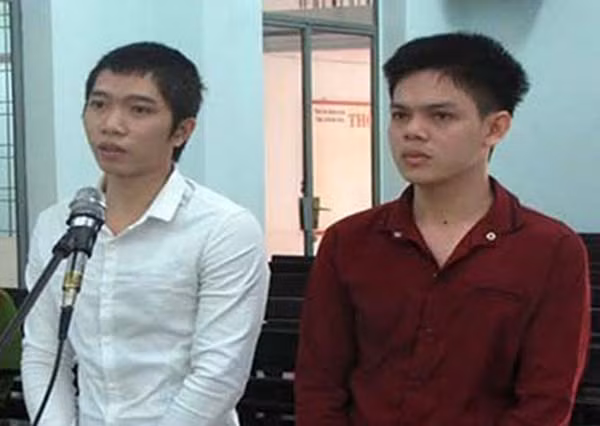 Hai bị cáo tại phiên xử sơ thẩm hình sự
