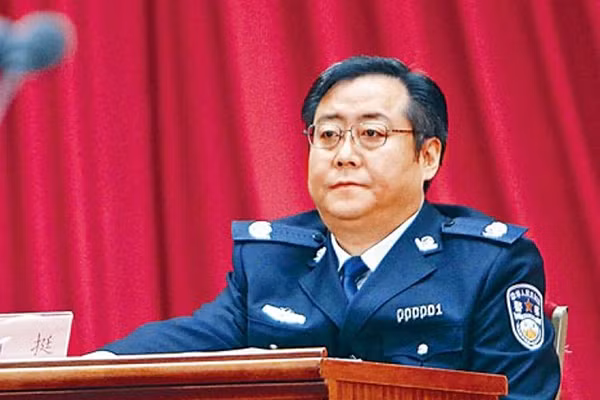 Ông Hà Đỉnh khi đương nhiệm.