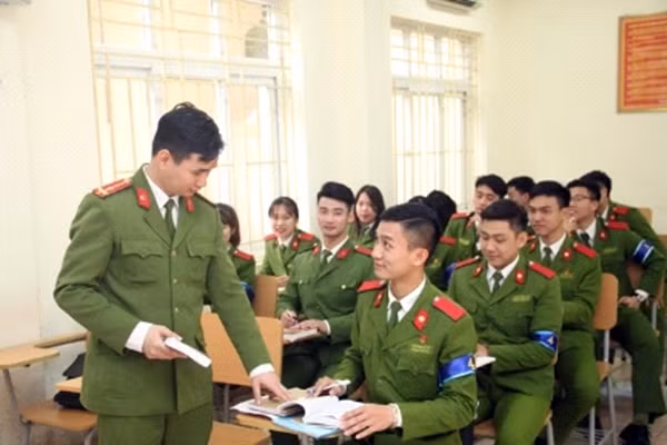 Người thầy CAND cần nhiều “tố chất” mới để đáp ứng được nhiệm vụ đào tạo các sĩ quan ngày càng tinh nhuệ, chính quy, hiện đại.