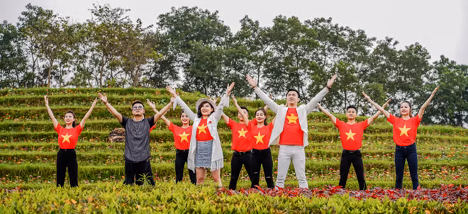Các nghệ sĩ trong MV “Tan biến đi virus corona”