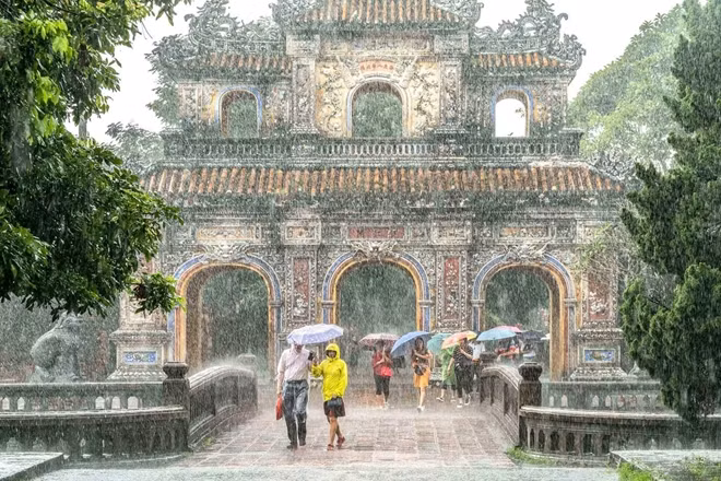 Mưa giông diễn ra tại nhiều nơi trên cả nước.