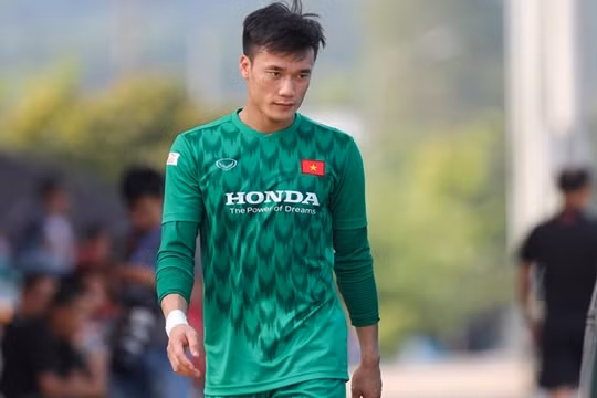 Sơn Tùng: “Anh đi xa quá” ảnh 2