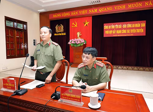Đại tá Đặng Hồng Đức, Giám đốc Công an tỉnh Yên Bái phát biểu tại buổi làm việc