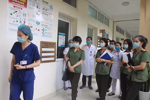 Tổ công tác kiểm tra đột xuất công tác phòng chống dịch tại Bệnh viện 198 Bộ Công an