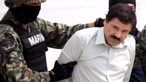 Trùm ma túy Joaquin Guzman khi bị bắt.