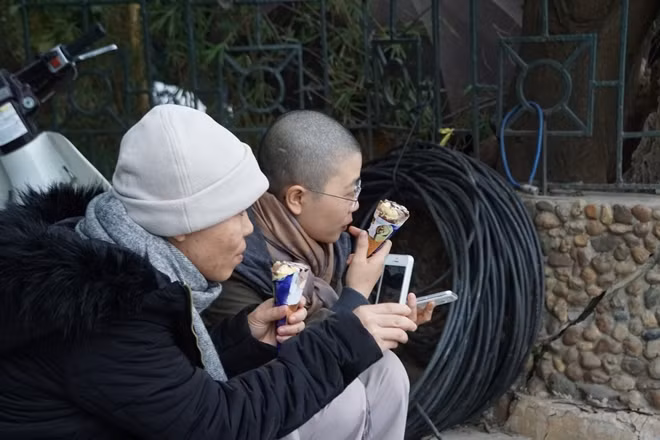 Cũng theo lãnh đạo Công ty thoát nước Hà Nội, dự án này chỉ là thí điểm, đơn vị chỉ thả thiên nga ở một góc Hồ Gươm. Công ty sẽ tiếp nhận mọi phản ánh, đánh giá của người dân, nếu hoạt động trên là không phù hợp thì sẽ chấm dứt ngay lập tức.