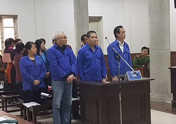 Bị cáo Nguyễn Thế Anh và đồng phạm. Bị cáo Nguyễn Thế Anh và đồng phạm.