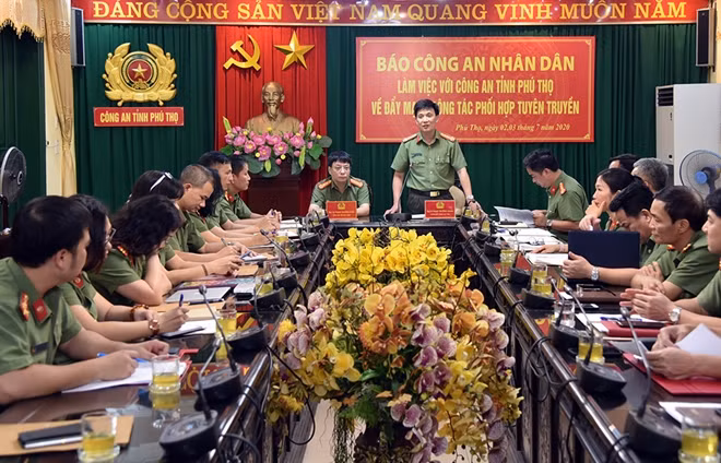 Đại tá Phạm Trường Giang, Giám đốc Công an tỉnh Phú Thọ cảm ơn sự phối hợp chặt chẽ trong công tác tuyên truyền của Báo CAND.