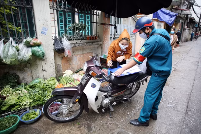 Giãn cách xã hội để phòng chống COVID-19 chỉ có thể phát huy hiệu quả khi tất cả người dân cùng có ý thức giữ gìn, không chủ quan.