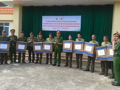 Những hành động cụ thể của cán bộ, chiến sĩ Công an huyện Tân Lạc được nhân dân đánh giá rất cao.