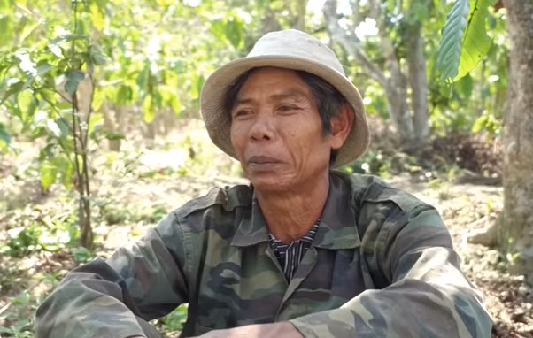 Ông K’Déo, là bờ vai cho mẹ con bà K’hiếu dựa vào.