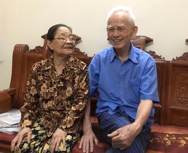 Vợ chồng Anh hùng Phùng Văn Khầu